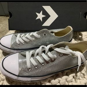 New in box size 7 silver sparkle converse